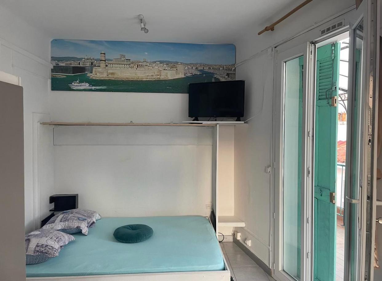 Stud Terras Ville Corniche 2 Pers Stat Gratuit Rue Modif Suivt Possib Et Accord Exclusif Marseille Exterior photo