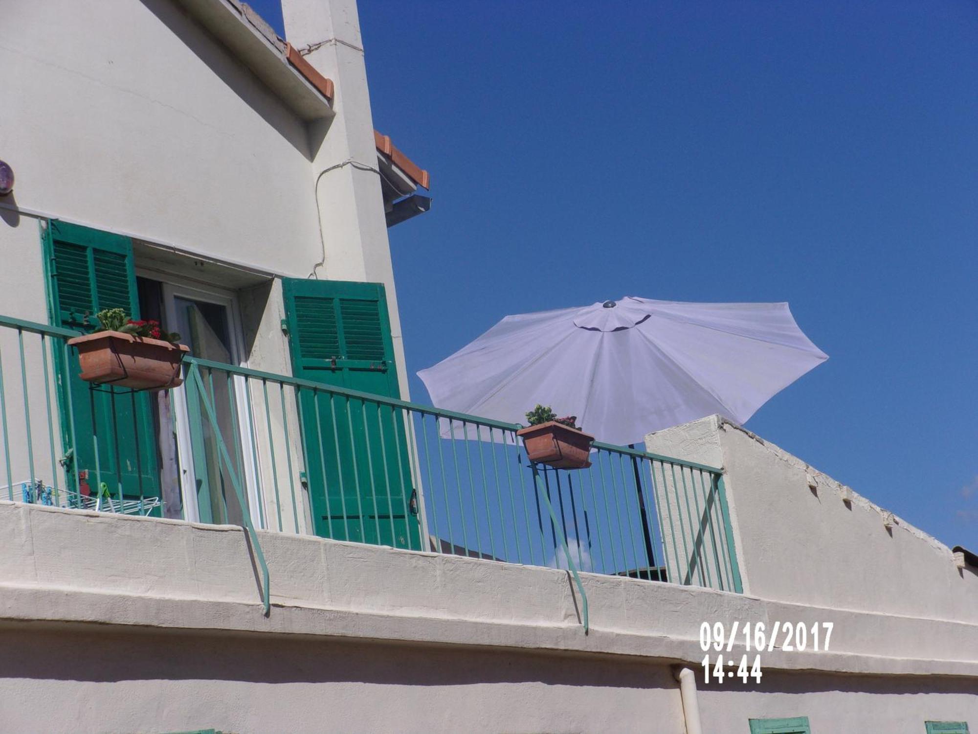 Stud Terras Ville Corniche 2 Pers Stat Gratuit Rue Modif Suivt Possib Et Accord Exclusif Marseille Exterior photo