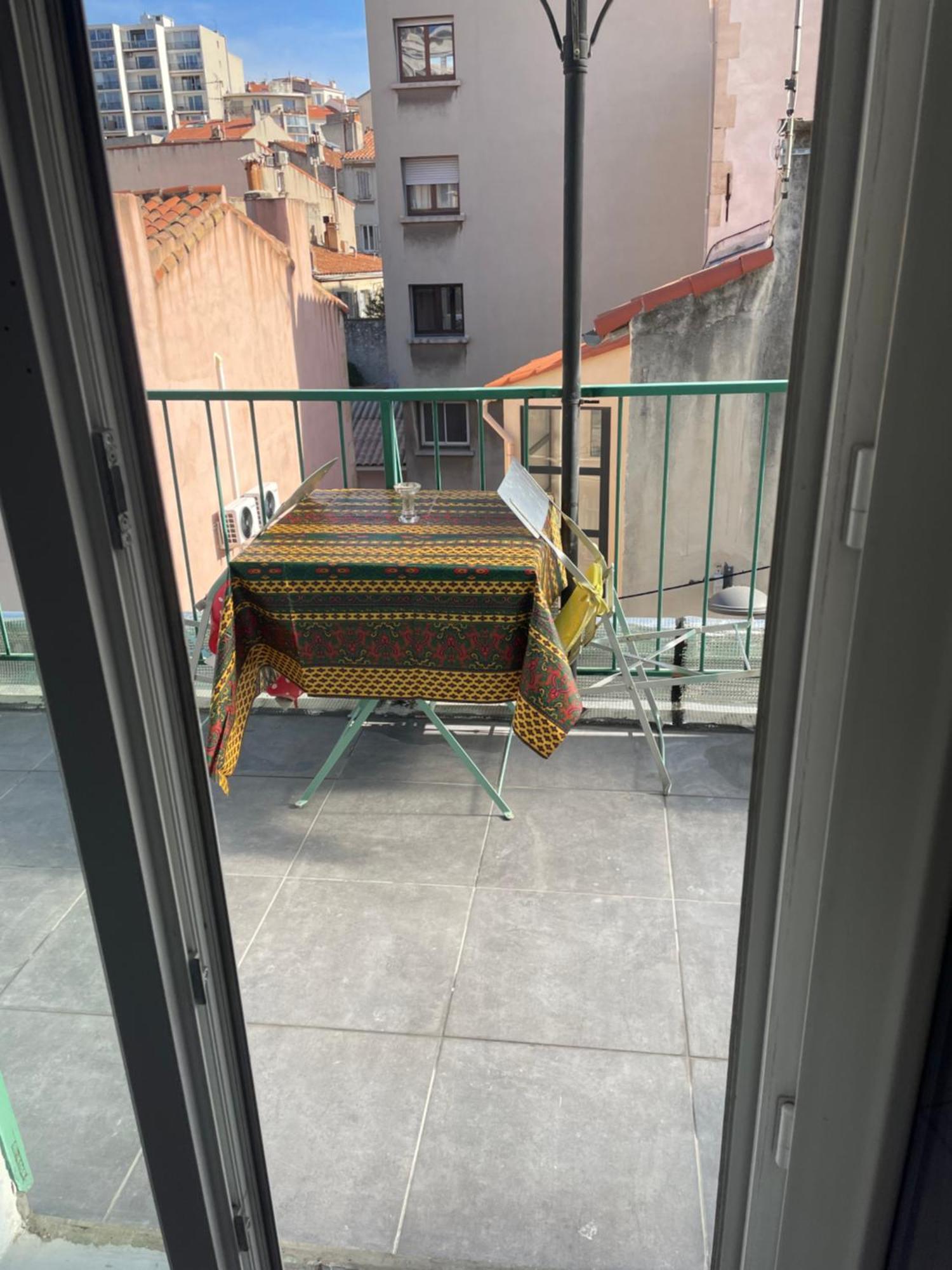 Stud Terras Ville Corniche 2 Pers Stat Gratuit Rue Modif Suivt Possib Et Accord Exclusif Marseille Exterior photo