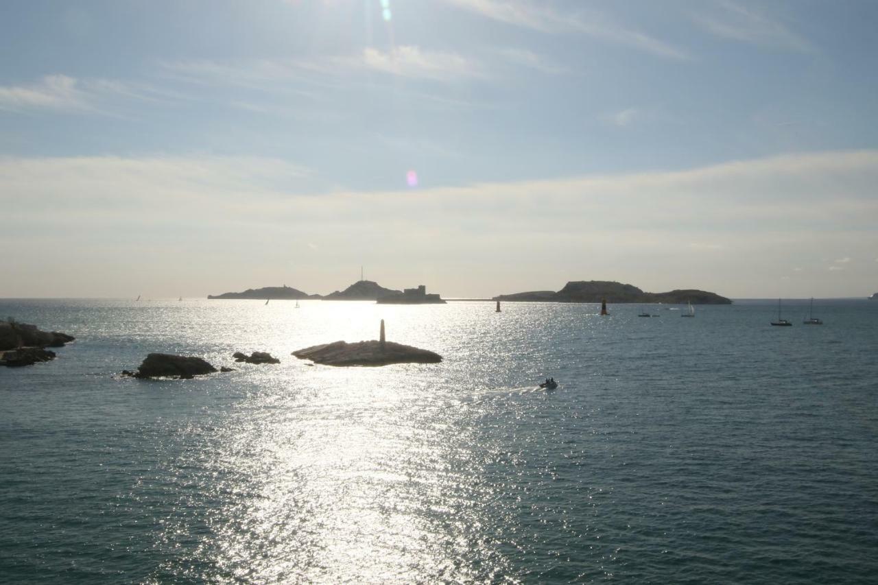 Stud Terras Ville Corniche 2 Pers Stat Gratuit Rue Modif Suivt Possib Et Accord Exclusif Marseille Exterior photo